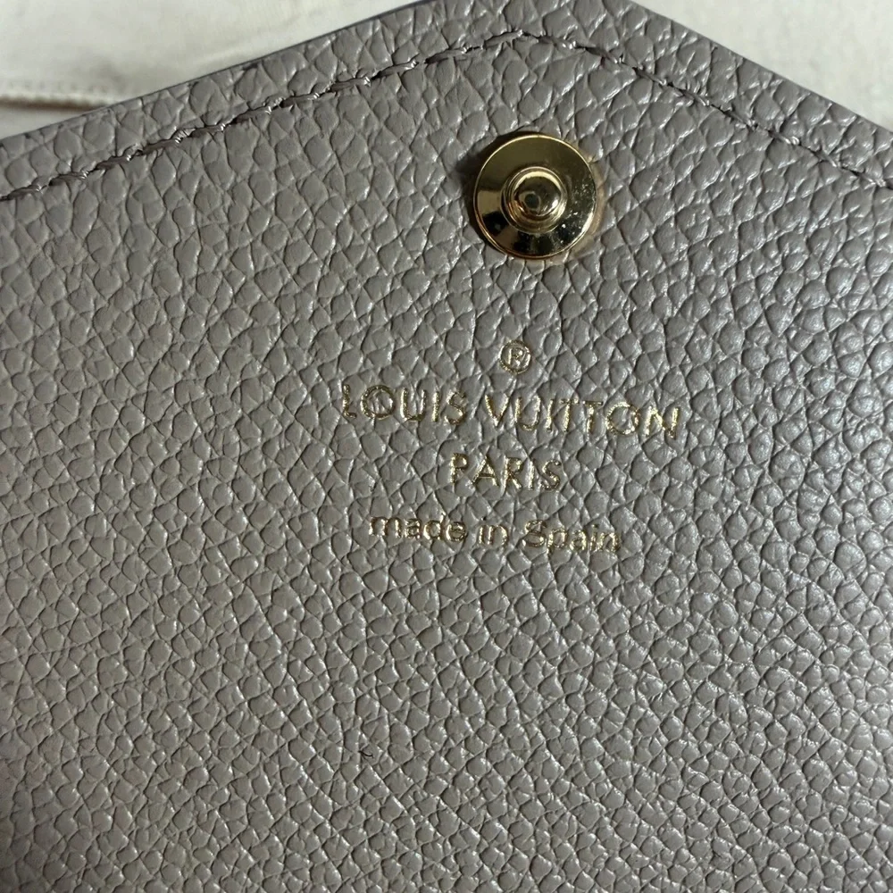 Louis Vuitton Sarah Wallet NM Tourterelle Grey Empreinte - Picture 8 of 9